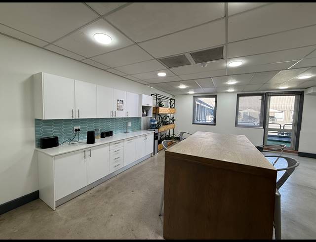 25.60M² SERVICED OFFICE TO LET IN ROSEBANK